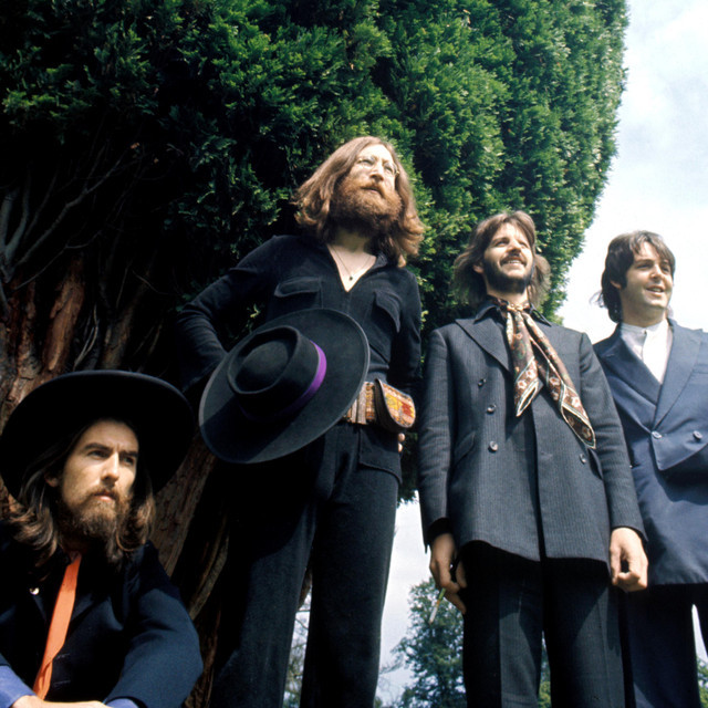 Os quatro integrantes dos Beatles em uma foto histórica: John Lennon, Paul McCartney, George Harrison e Ringo Starr